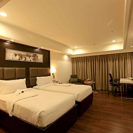 Goutham Grand Hotel - Tenali Vijayawāda Exterior foto